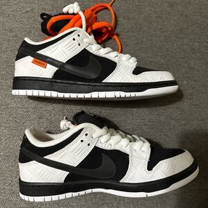 Nike Tightbooth Dunk Low
